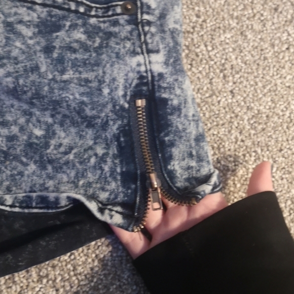 Denim shorts - Picture 2 of 4